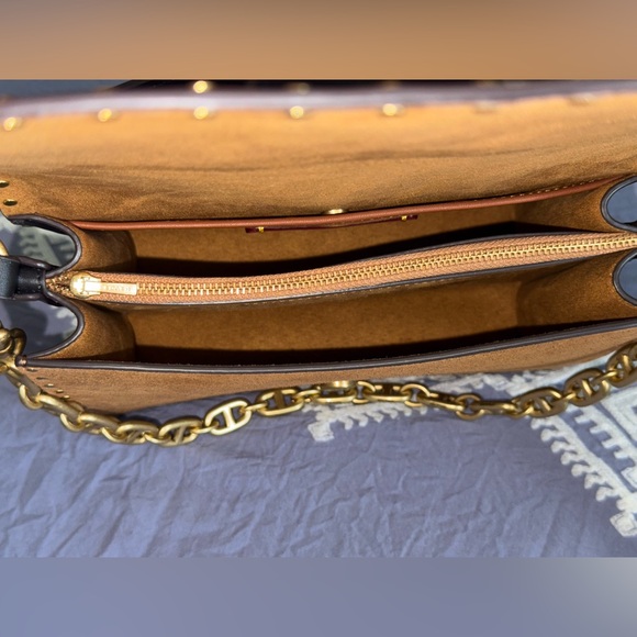 Coach beat shoulder bag in colorblock with rivets - Picture 5 of 10